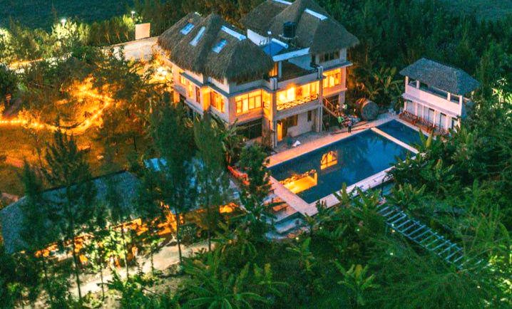 Drone view of Ubuntu lodge and its grounds