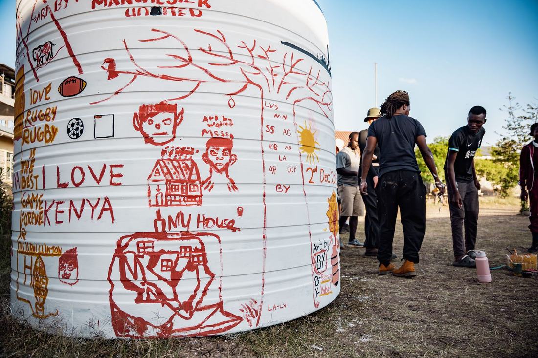 The finished tank with its mural